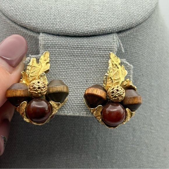 Vintage Arthur Pepper Gold Tone Leaves & Brown Beads Statement Clip On Earrings - Picture 2 of 8